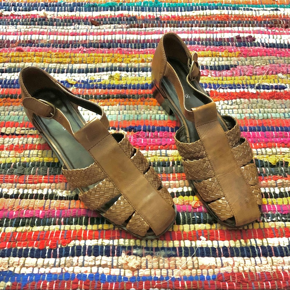 90’s vintage brown leather strappy sandals